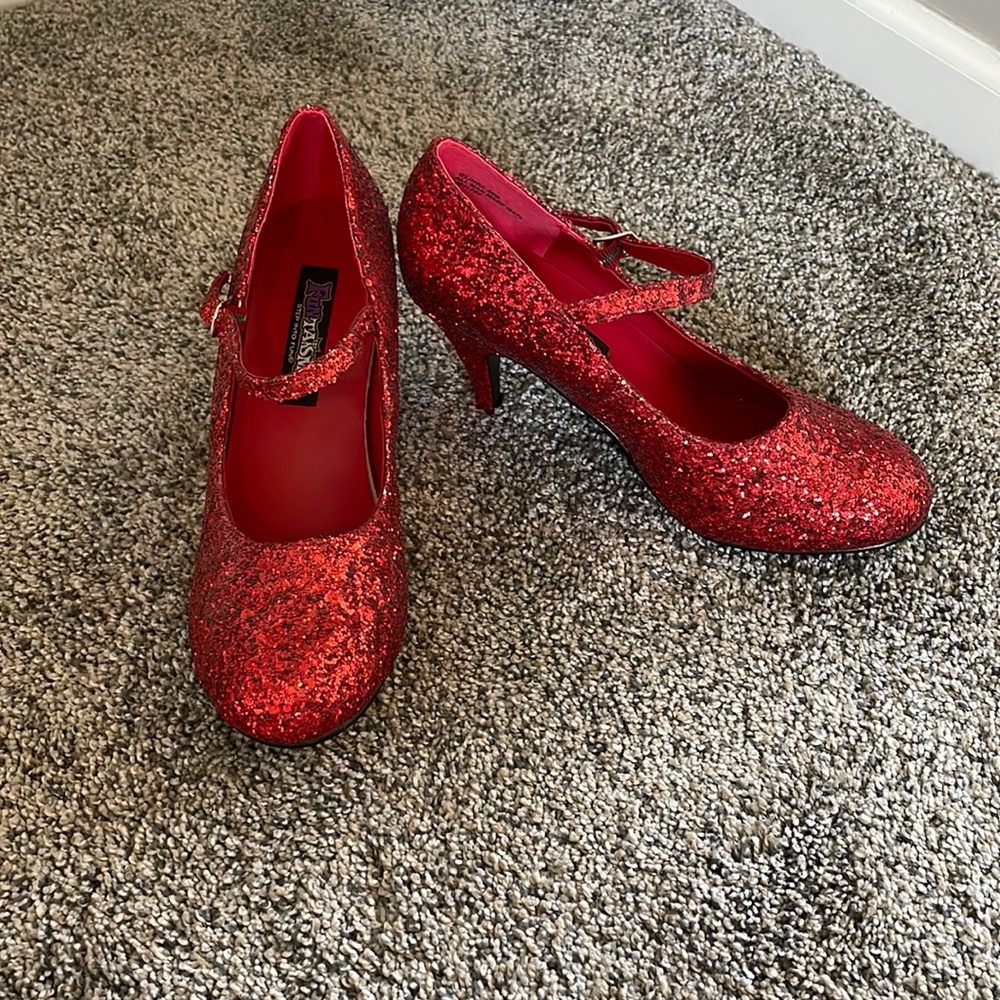 Wizard of oz costume, Dorothy shoes.